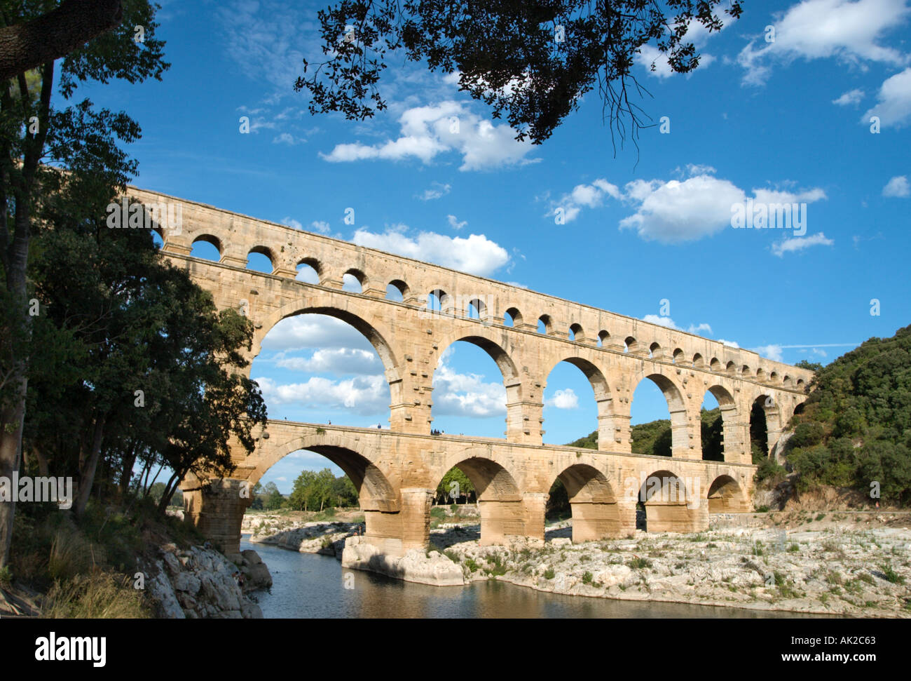 Pont du Gard aqueduc romain sur la rivière Gard, Languedoc, France Banque D'Images