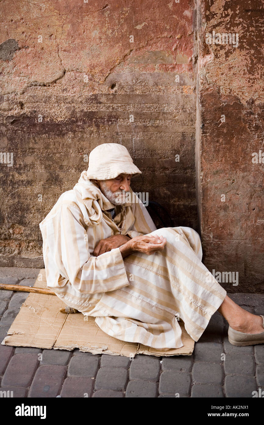 Mendiant. Marrakech, Maroc. L'Afrique du Nord. Banque D'Images