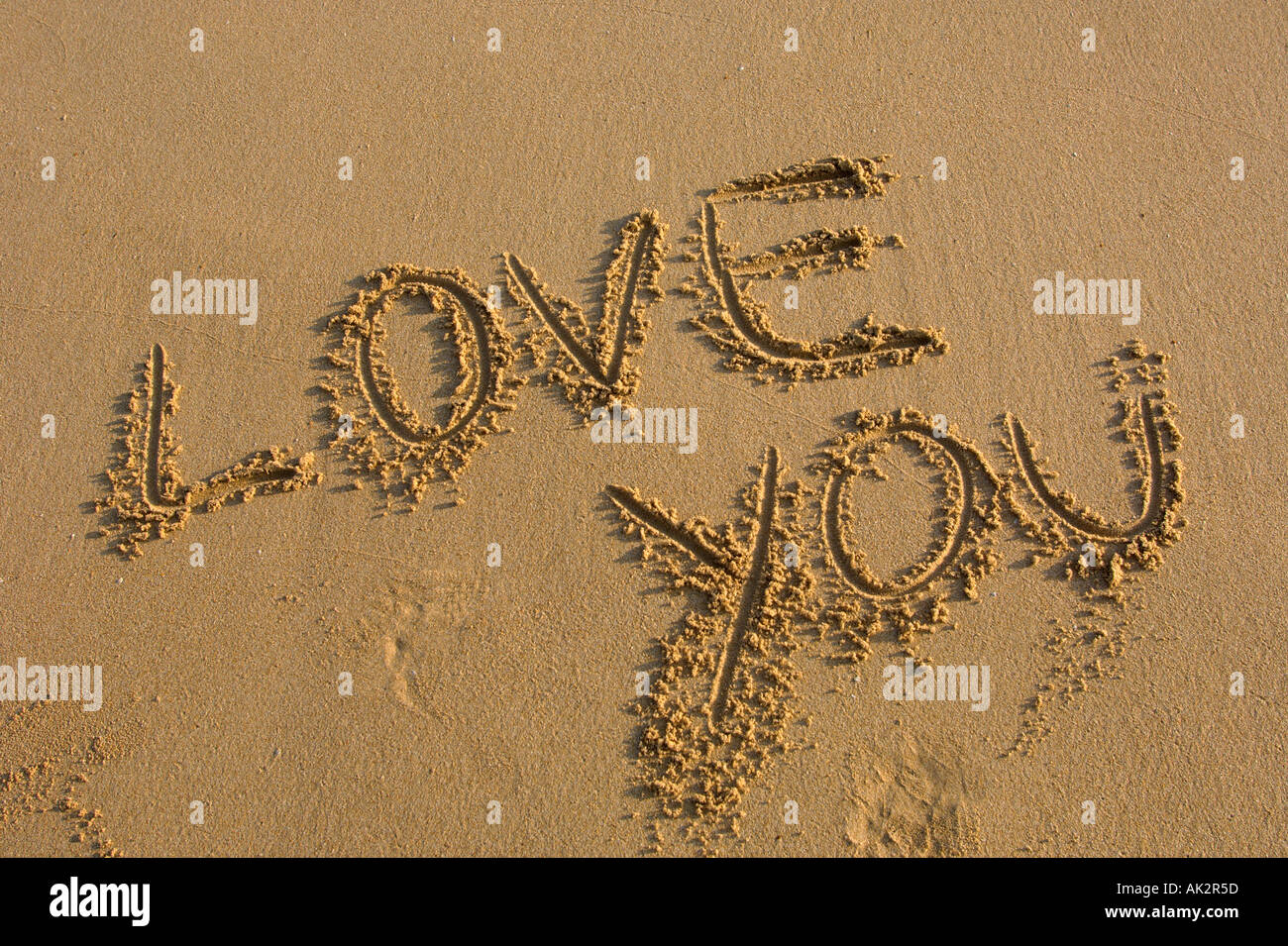 L'Amour vous écrit sur le sable message d'amour Banque D'Images