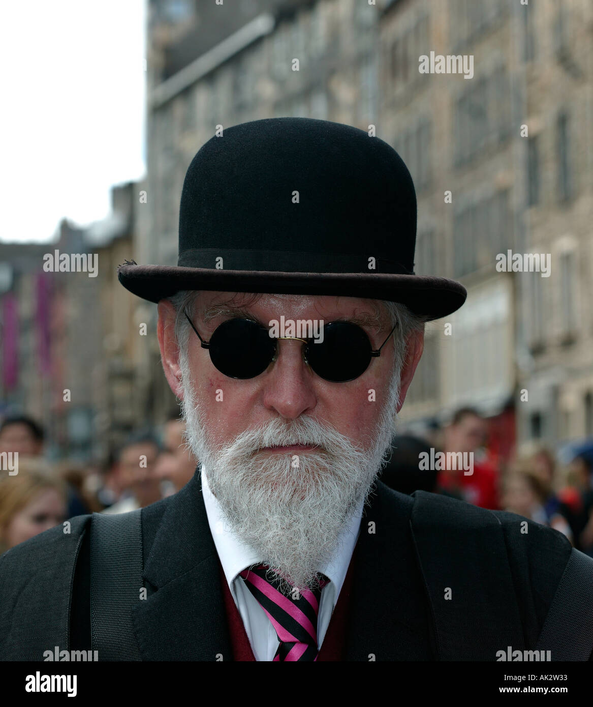 Man bowler hat not silly Banque de photographies et d'images à haute  résolution - Alamy