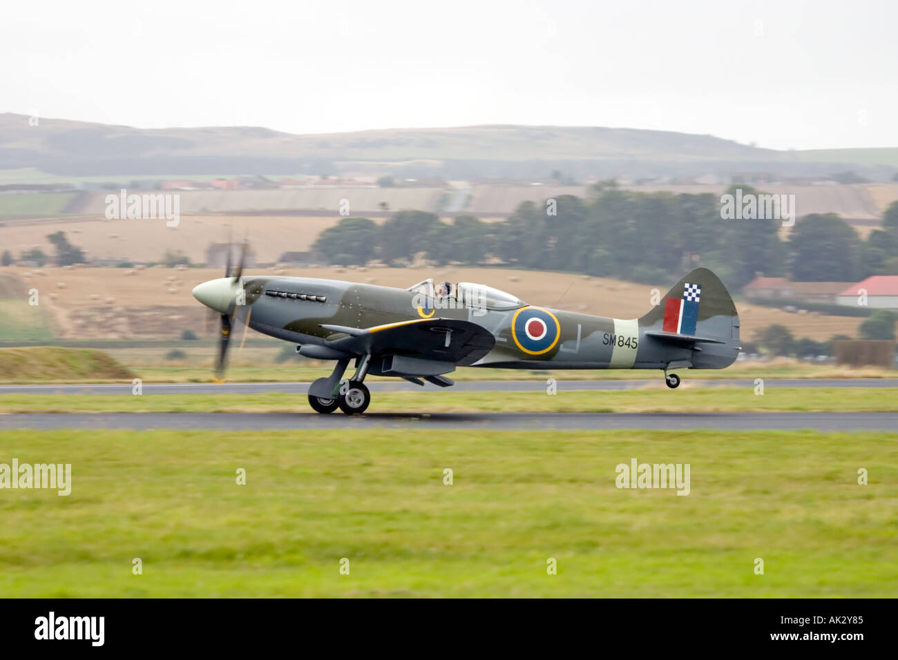 Supermarine Spitfire Mark 18 SM845 GZ J G BUOS aéroporté pendant presque prendre off run Banque D'Images