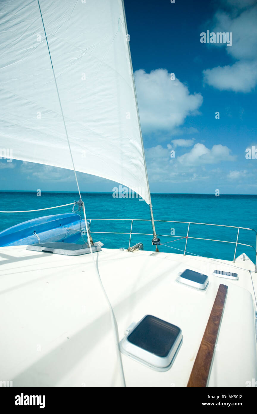 Sous voile, catamaran Prout dans l'Exuma Banque D'Images