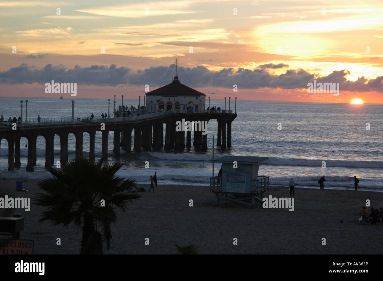 La jetée de Manhattan Beach California USA au coucher du soleil Banque D'Images