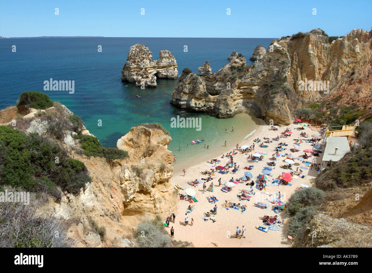 Beach et de formations rocheuses à Ponta da Piedade, Lagos, Algarve, Portugal Banque D'Images