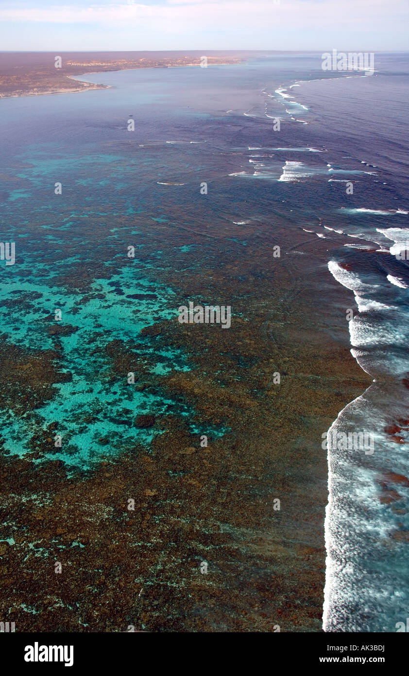 Vue aérienne de récif et côte de Ningaloo Reef Marine Park, Australie occidentale Banque D'Images