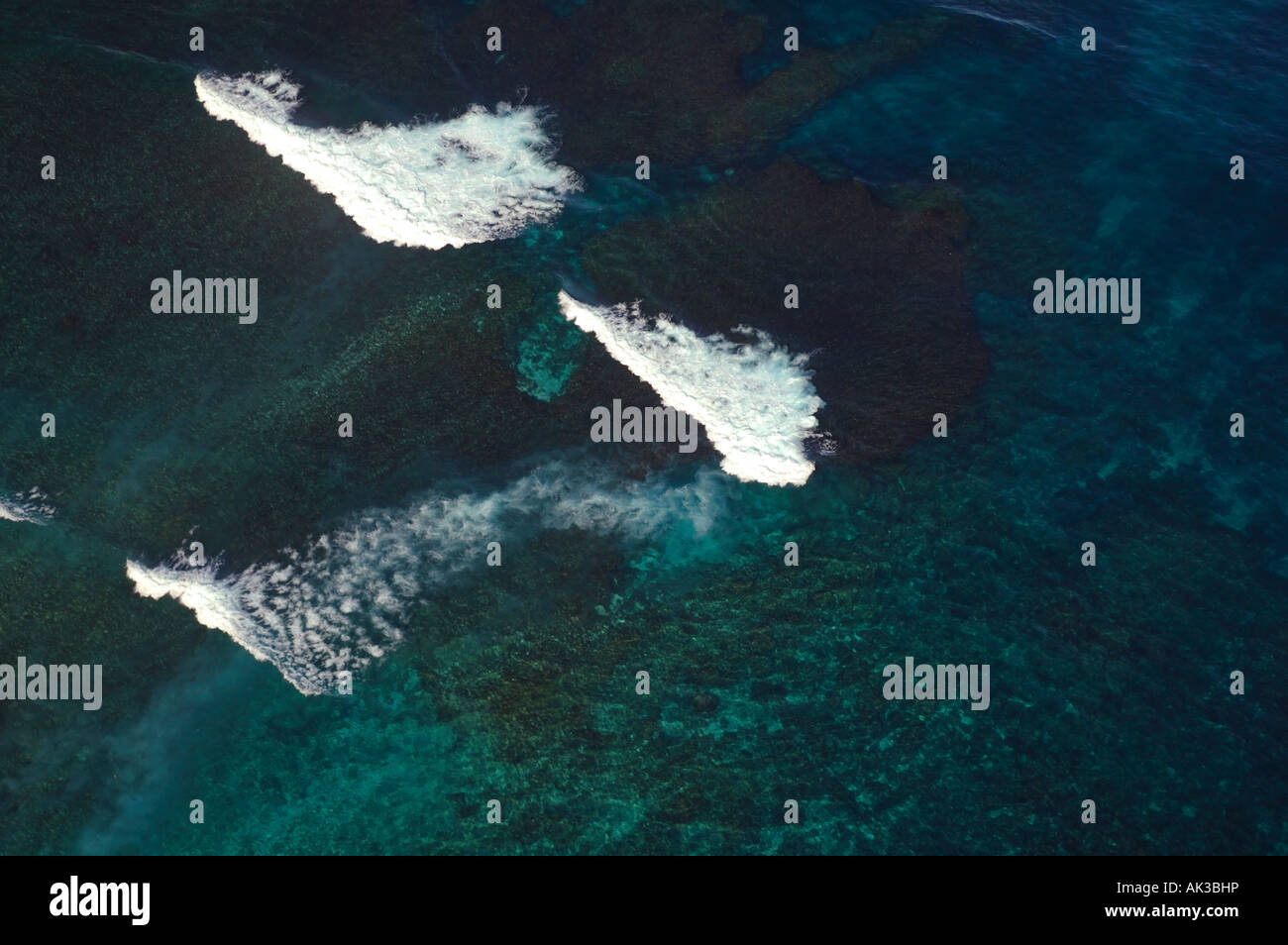 Vagues se brisant sur crête récifale récif de Ningaloo Marine Park Australie Occidentale Banque D'Images