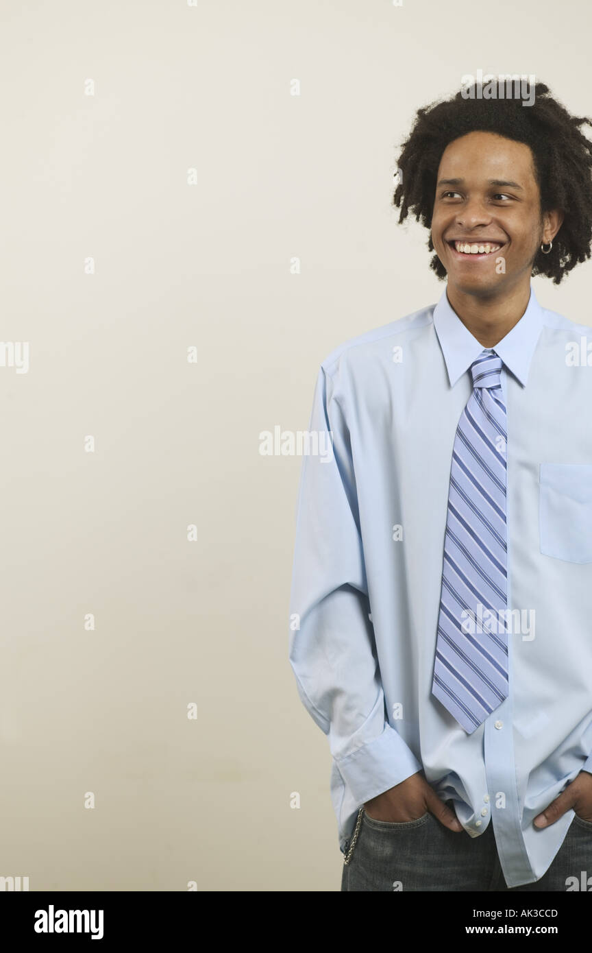 Portrait d'un jeune homme avec des dreadlocks Banque D'Images