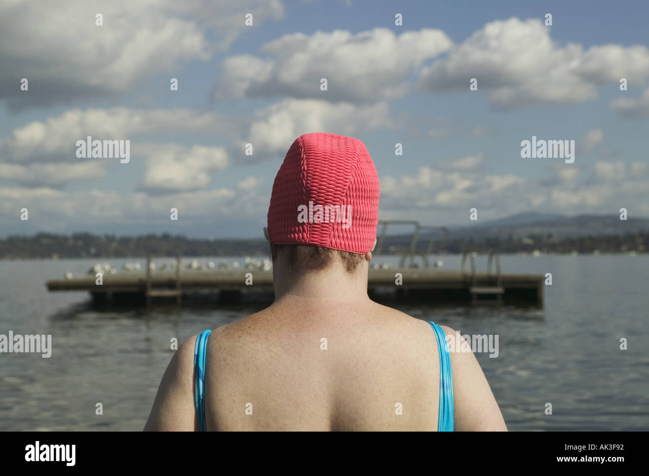 Vue arrière d'une grande femme en maillot de bain Banque D'Images