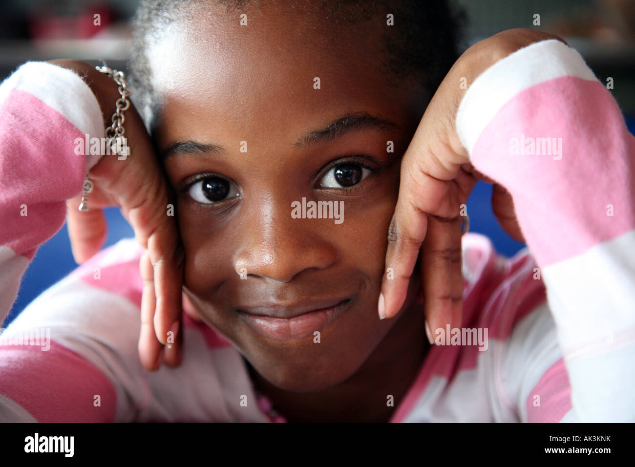 Fille de l'École de la Jamaïque à Kingston en Jamaïque kid girl Caraïbes  enfant jamaïcaine de Kingston Jamaïque Girl young pretty sweet b Photo  Stock - Alamy