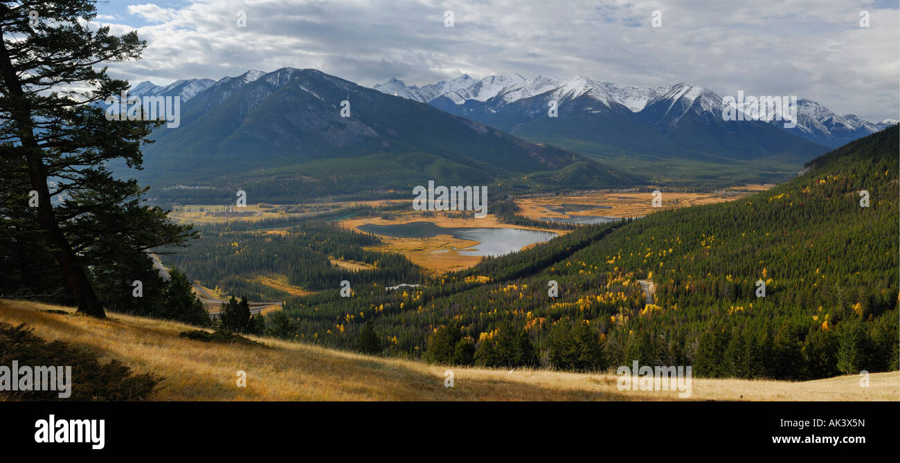 Panorama de lacs Vermillion et du mont Sulphur Montagnes Rocheuses canadiennes, le parc national Banff du Canada Alberta Mount Norquay Banque D'Images
