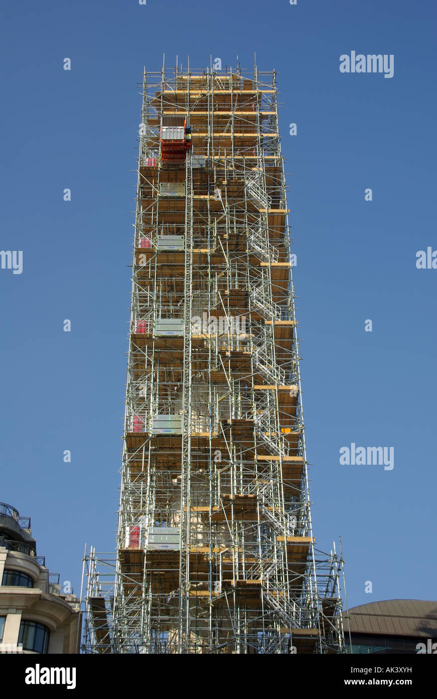 Grand Incendie de Londres monument entouré d'échafaudages pour révision majeure et de remise à neuf Banque D'Images