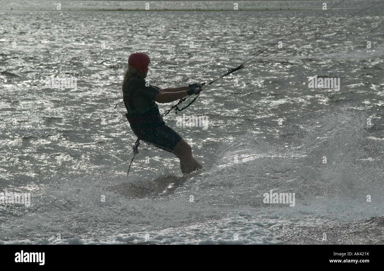 Kiteboarding dans l'embouchure de la rivière Exe Grande-bretagne Devon Exmouth Banque D'Images