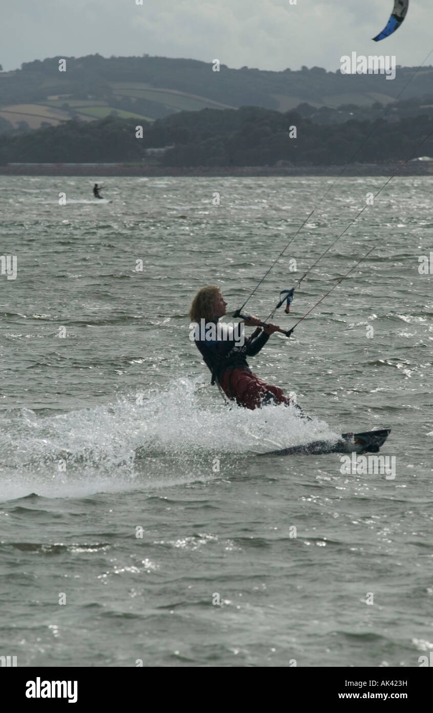 Kiteboarding dans l'estuaire de la rivière Exe Grande-bretagne Devon Exmouth Banque D'Images