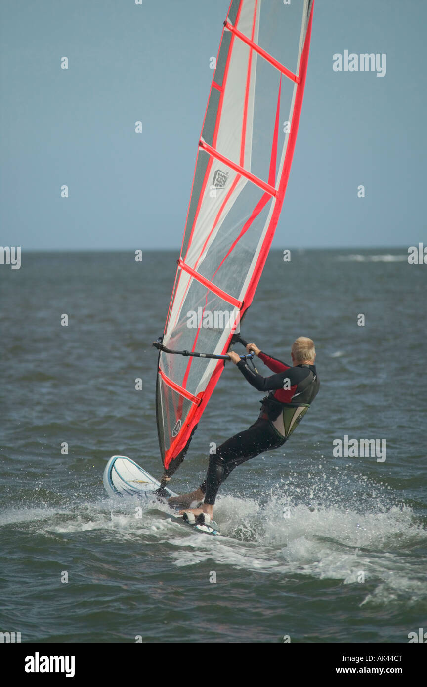 Planche à voile dans l'embouchure de la rivière Exe Grande-bretagne Devon Exmouth Banque D'Images