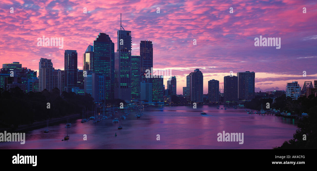 L'Australie. Le Queensland. Brisbane. Sur les toits de la ville au coucher du soleil. Banque D'Images