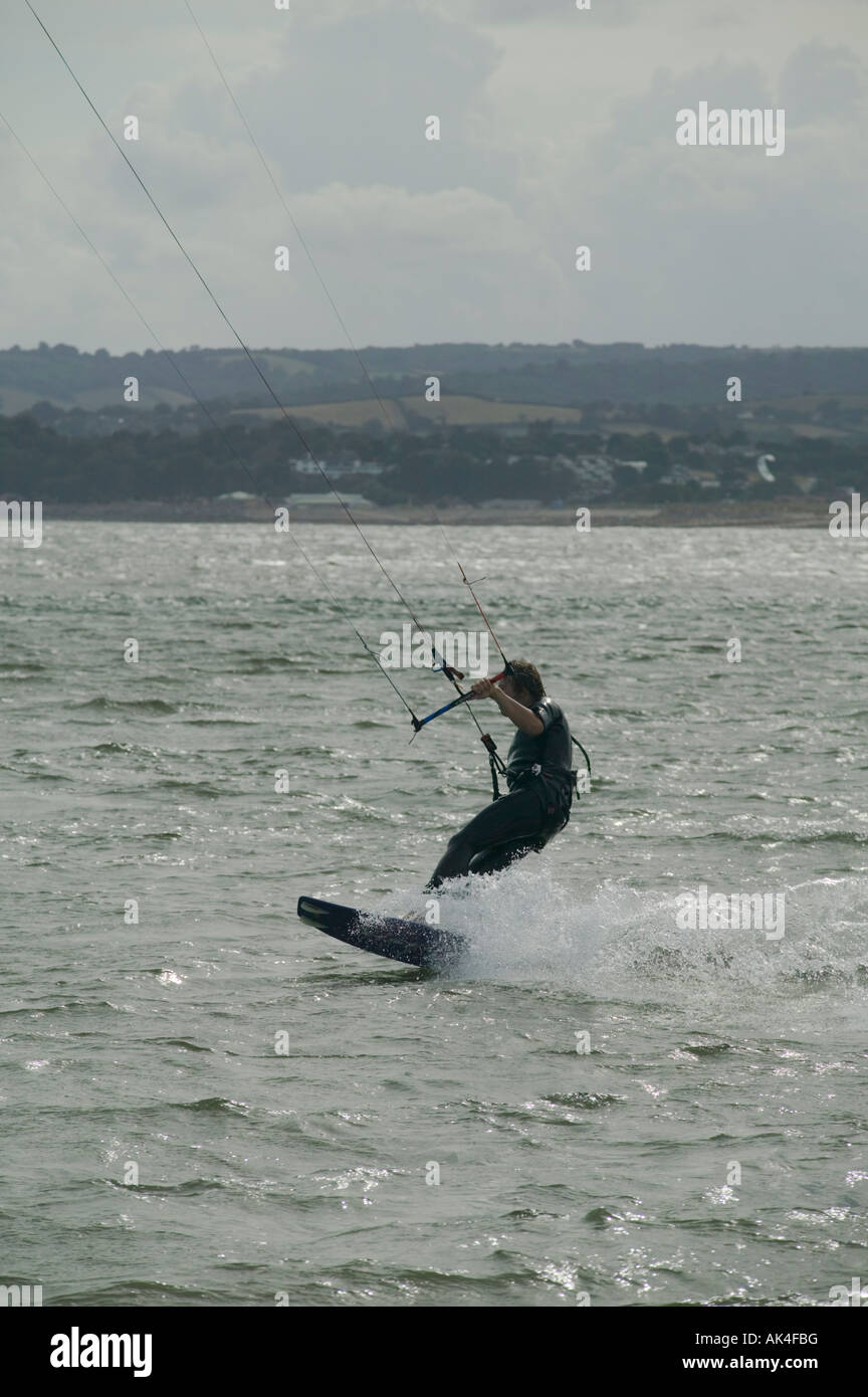 Kiteboarding sur l'estuaire de la rivière Exe Grande-bretagne Devon Exmouth Banque D'Images