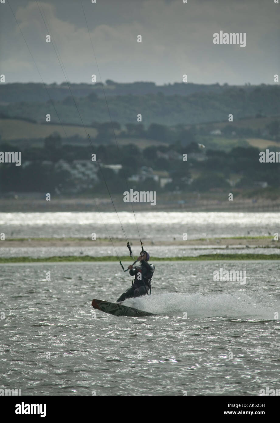 Kiteboarding sur l'estuaire de la rivière Exe Grande-bretagne Devon Exmouth Banque D'Images