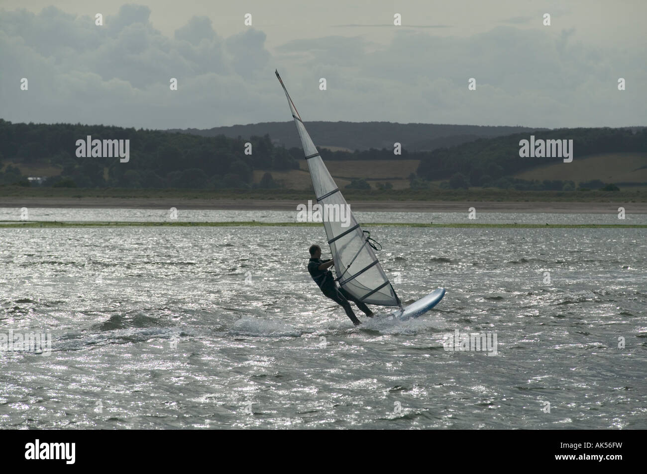 Planche à voile sur l'estuaire de la rivière Exe Grande-bretagne Devon Exmouth Banque D'Images