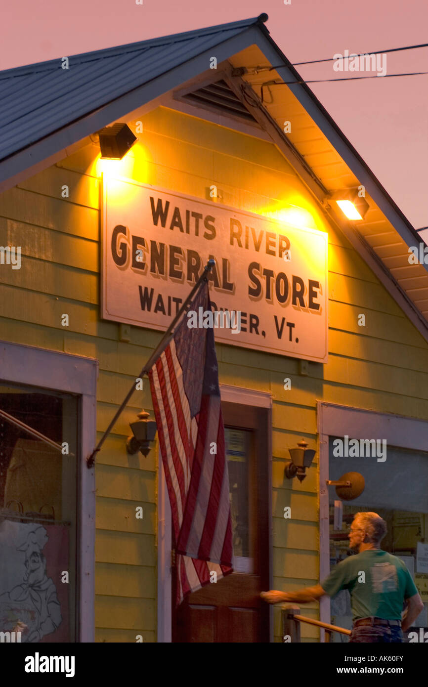Rivière attend Store est locatec® dans un petit village dans le centre du Vermont Banque D'Images