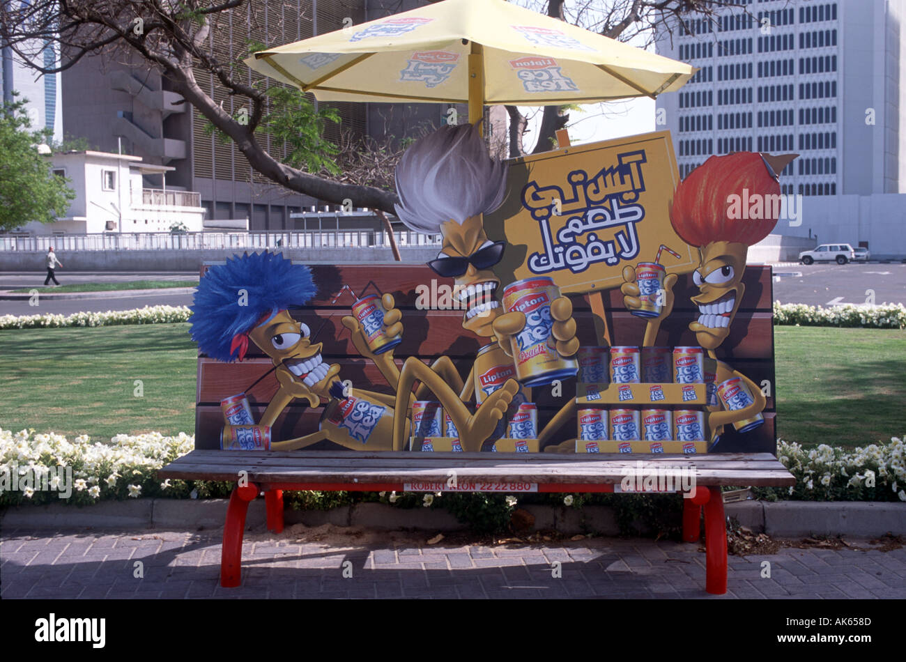 4 avril 2003 La publicité pour le thé Liptons à un arrêt d'autobus dans la ville de Dubaï, Emirats Arabes Unis Banque D'Images