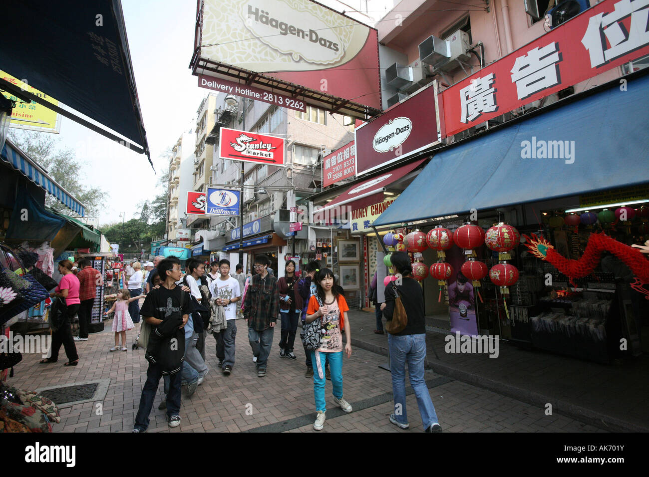 Grandes affaires, knock off marchandises, peut être trouvé à la Marché Stanley Stanley dans l'île de Hong Kong. Banque D'Images