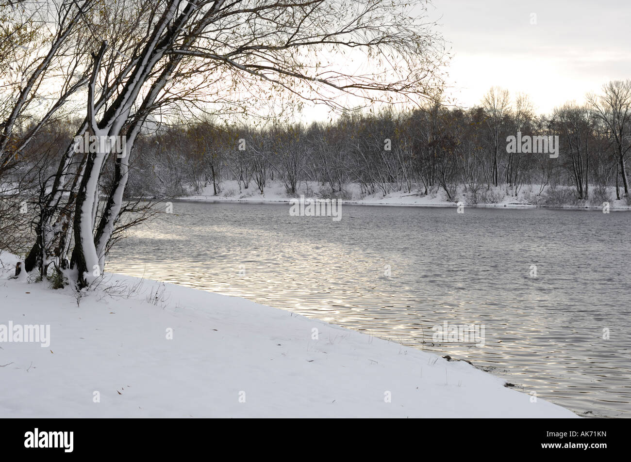 Dnepr river bank couvertes de neige hiver nature scenic Banque D'Images