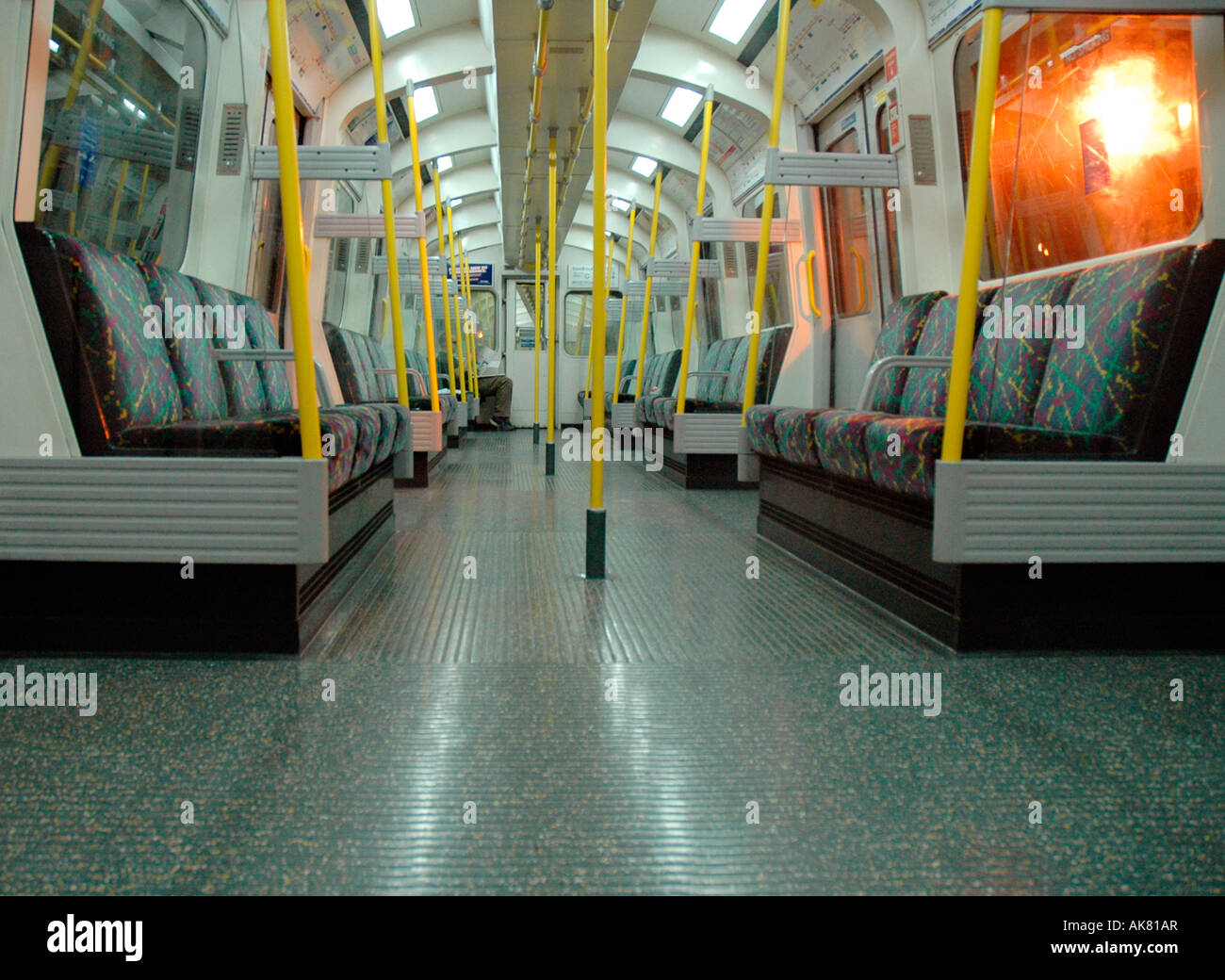 Intérieur d'une rame de métro de la Circle Line Banque D'Images