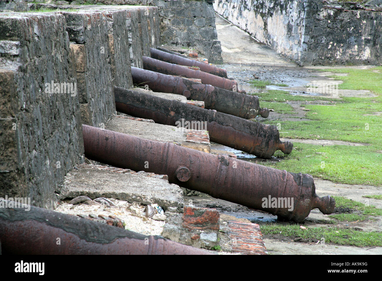 Canons et d'armes sur les ruines de la forteresse de San Jerónimo à Portobelo Province Colon Panama Banque D'Images