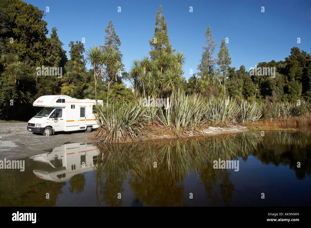 Le lac Mapourika Campervan Côte ouest de l'île du Sud Nouvelle-Zélande Banque D'Images