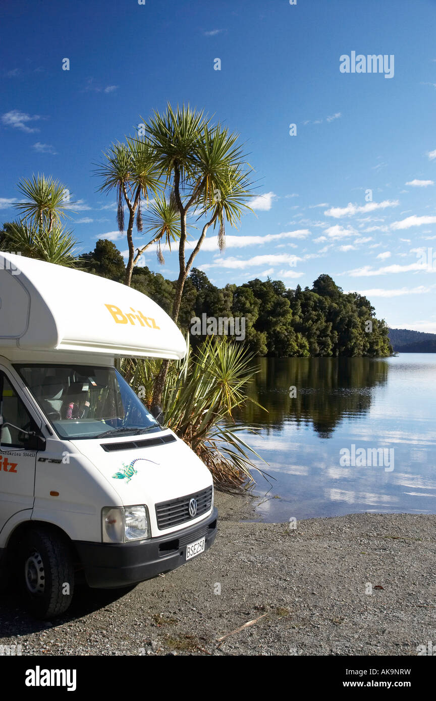 Le lac Mapourika Campervan Côte ouest de l'île du Sud Nouvelle-Zélande Banque D'Images