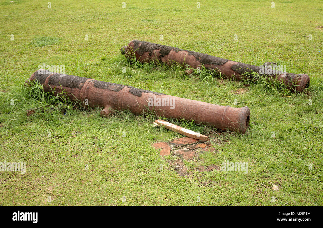 Canons et d'armes sur les ruines de la forteresse de San Jerónimo à Portobelo Province Colon Panama Banque D'Images