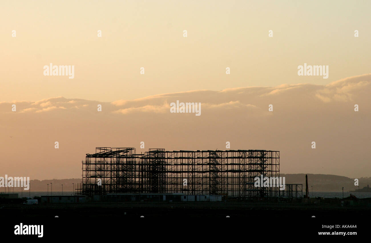 Le soleil se couche sur un chantier de construction Banque D'Images