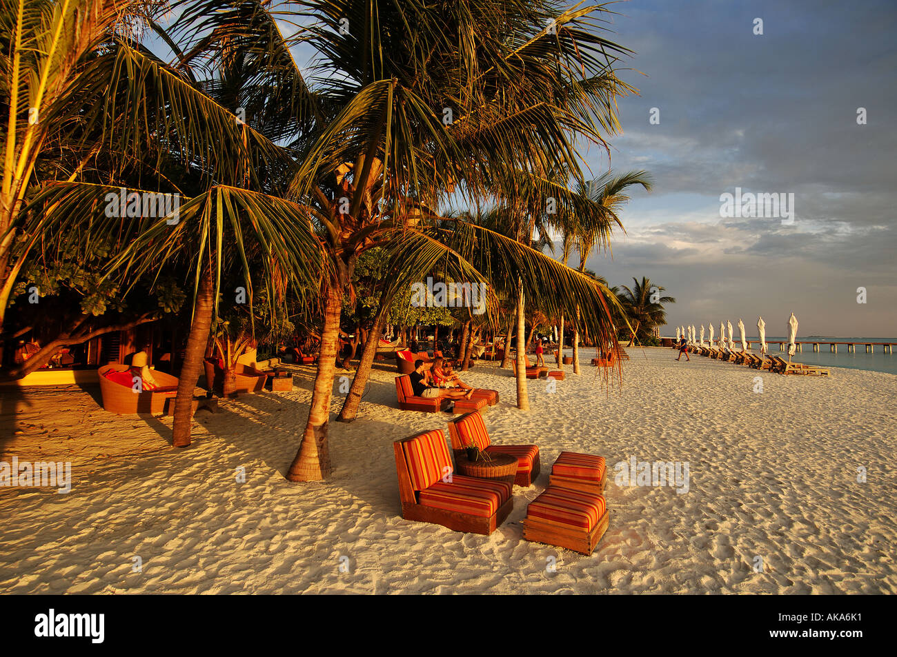 Maldives chaises de plage de la seule et unique Kanuhura resort Banque D'Images