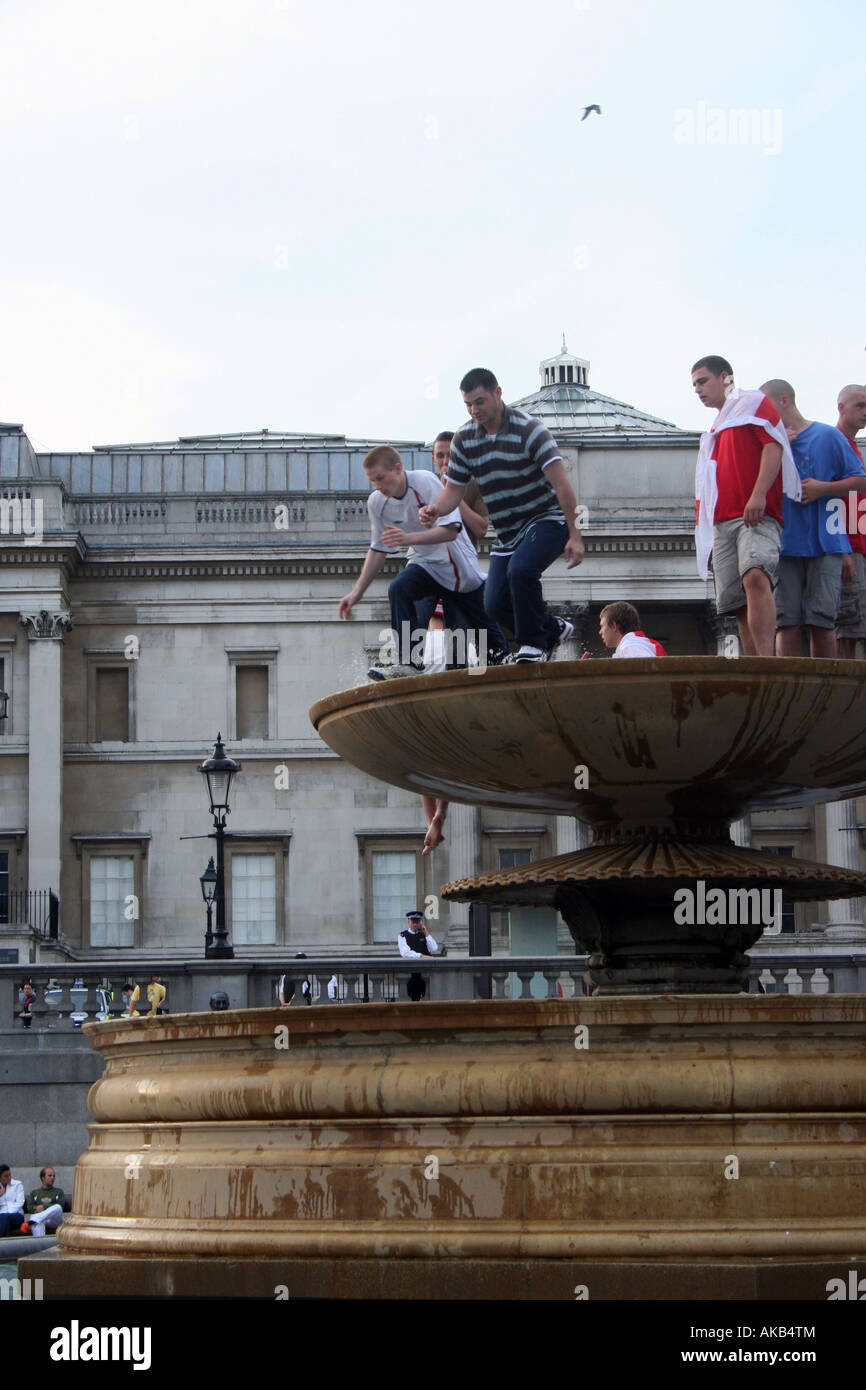 Fête de la jeunesse en Angleterre de football de gagner sur l'Uruguay dans la coupe du monde 2006, Trafalgar square Math League Banque D'Images