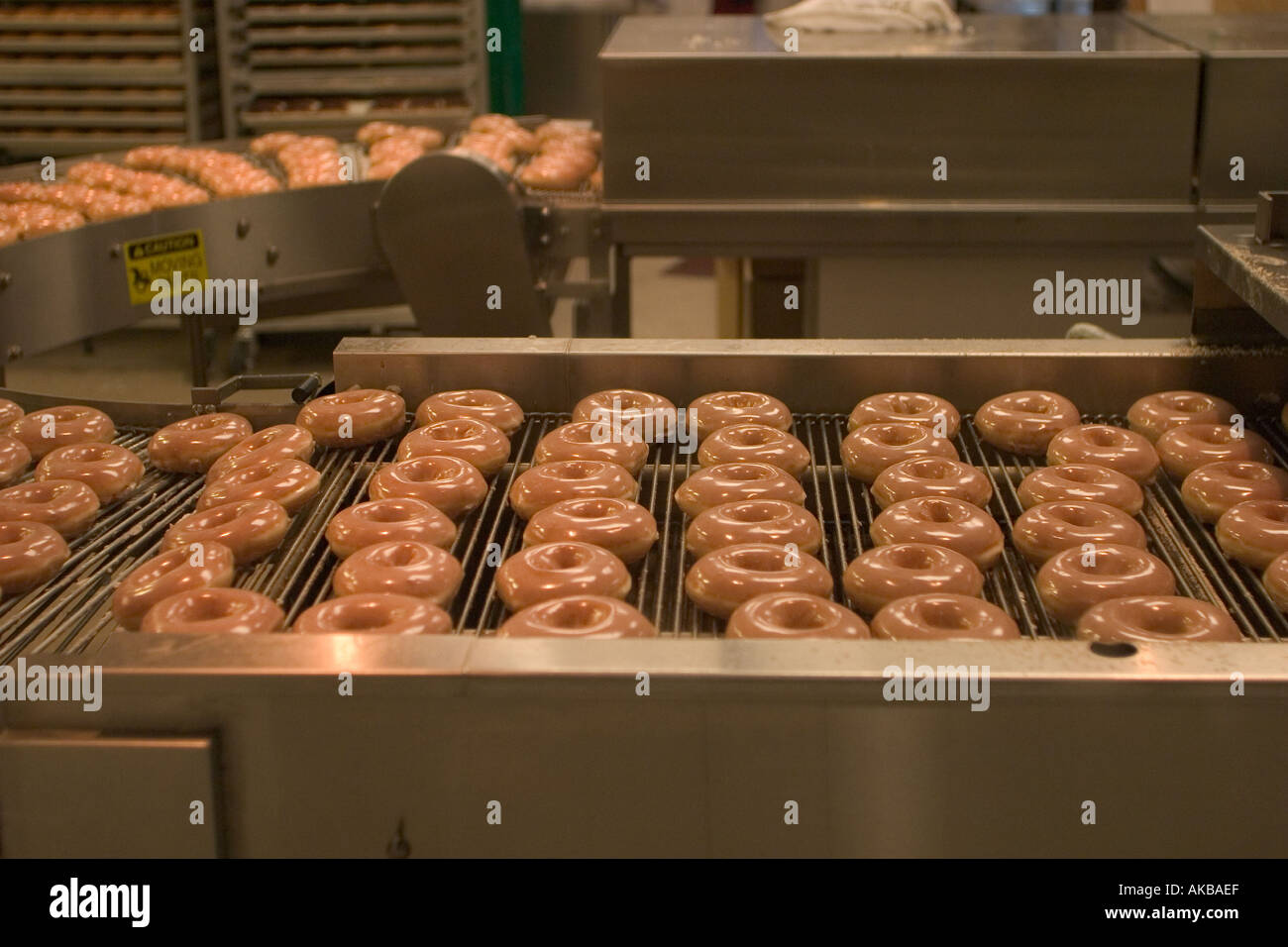 Ligne de production de beignes Krispy Kreme Banque D'Images