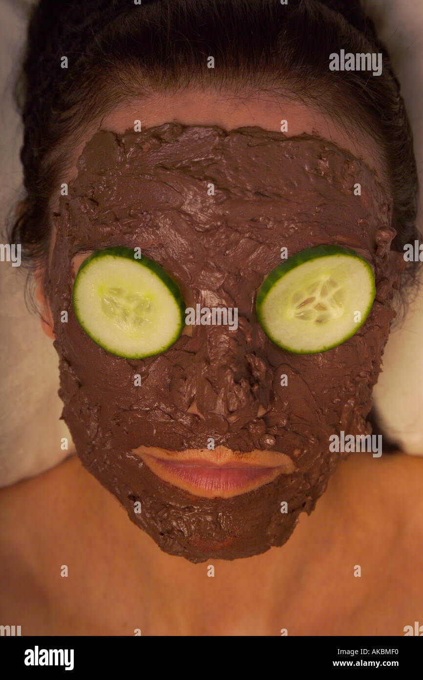 Près de boue sur le visage féminin Pack Style de personnes au pays de Galles Banque D'Images