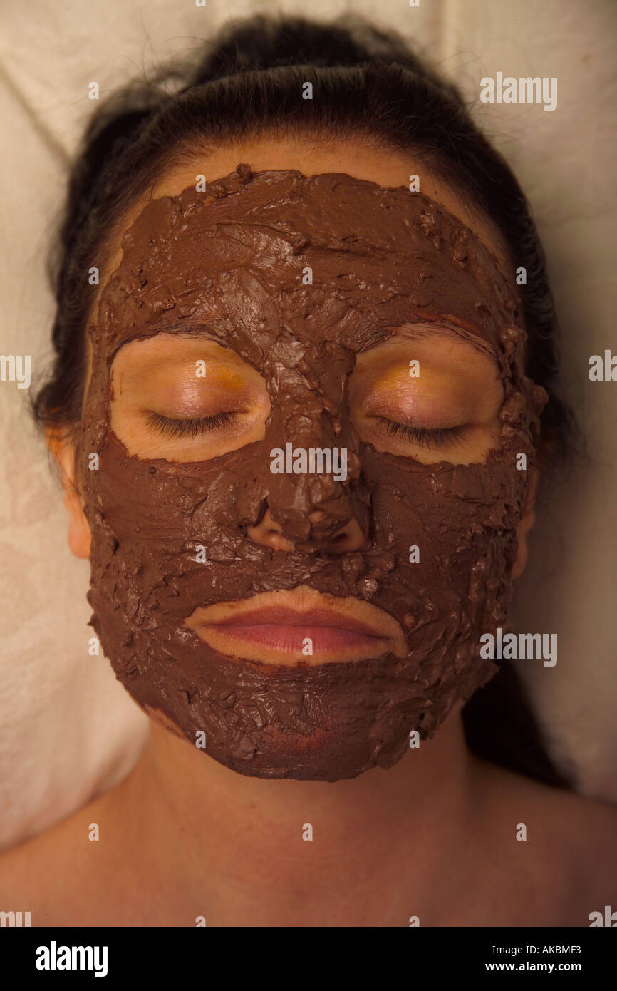 Près de boue sur le visage féminin Pack Style de personnes au pays de Galles Banque D'Images