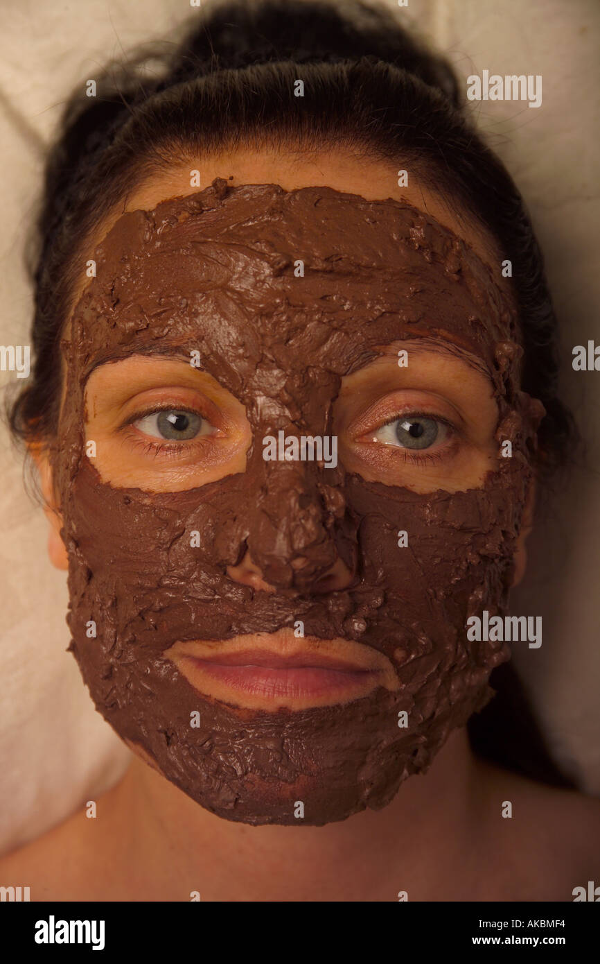 Près de boue sur le visage féminin Pack Style de personnes au pays de Galles Banque D'Images