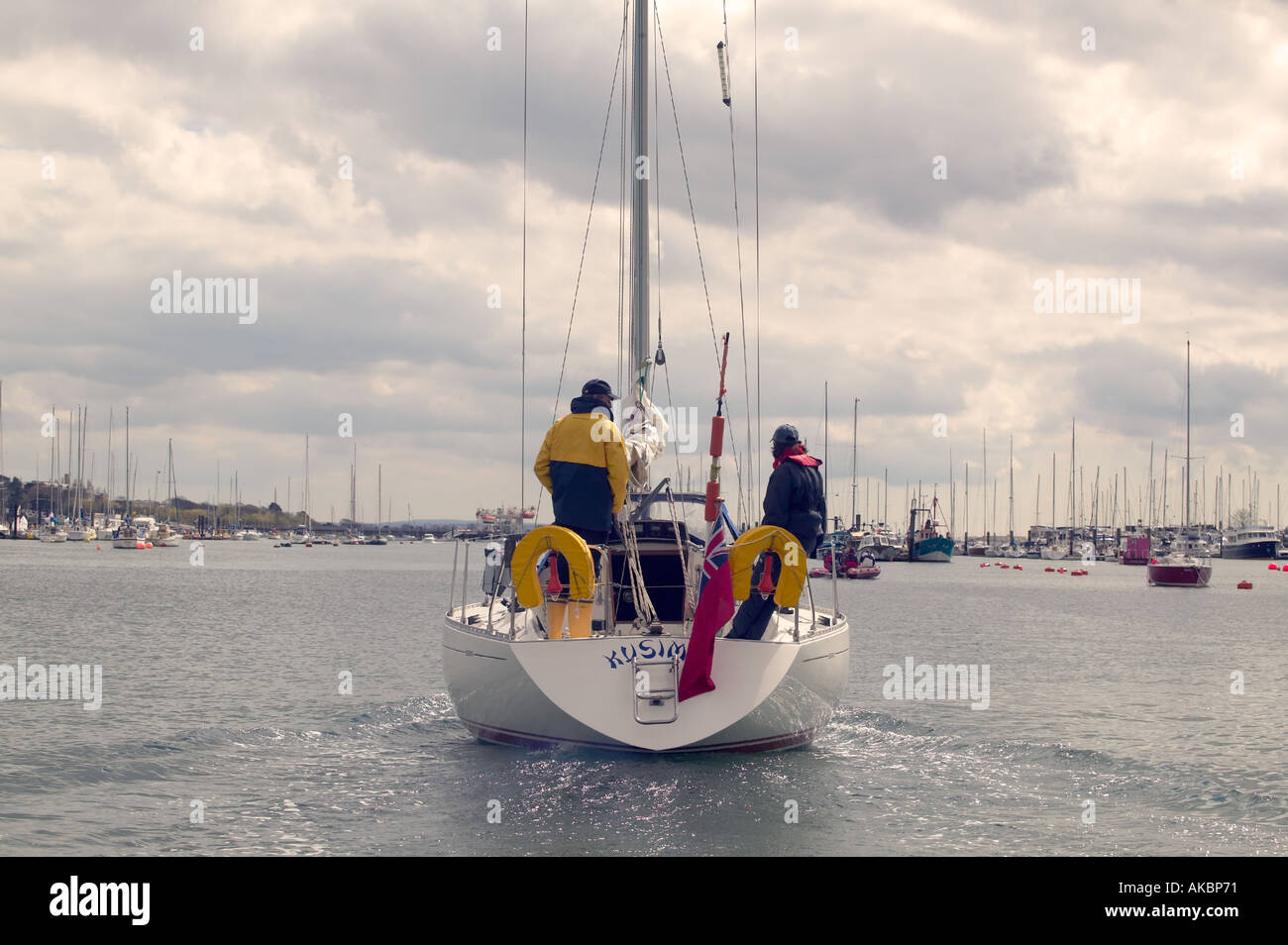 La voile sur la côte sud de l'Engalnd Banque D'Images