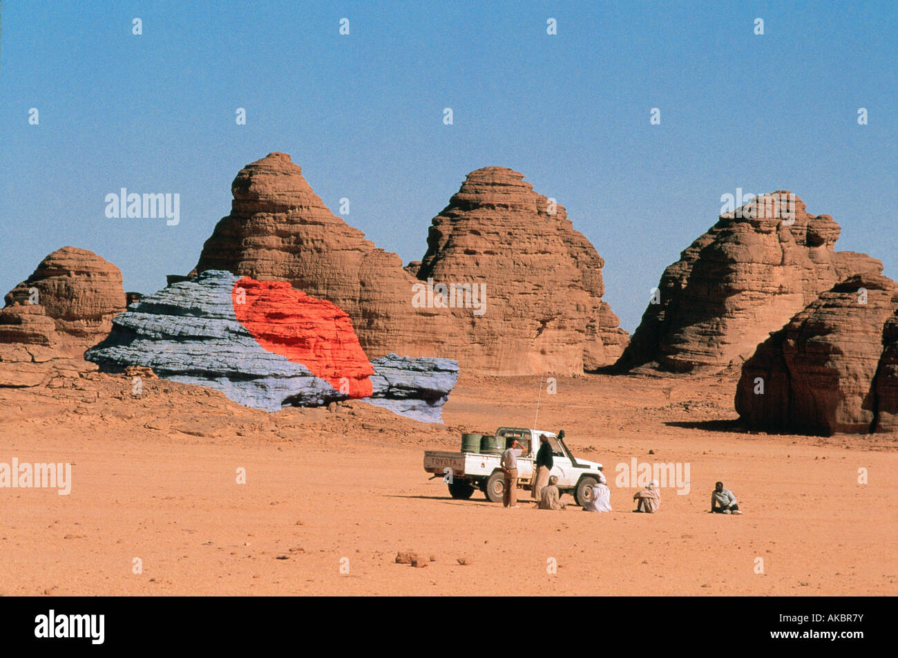 Travaux d'art sur des collines rocheuses peint par l'artiste Jean Veram à Bardai dans le nord du Tchad Afrique Banque D'Images