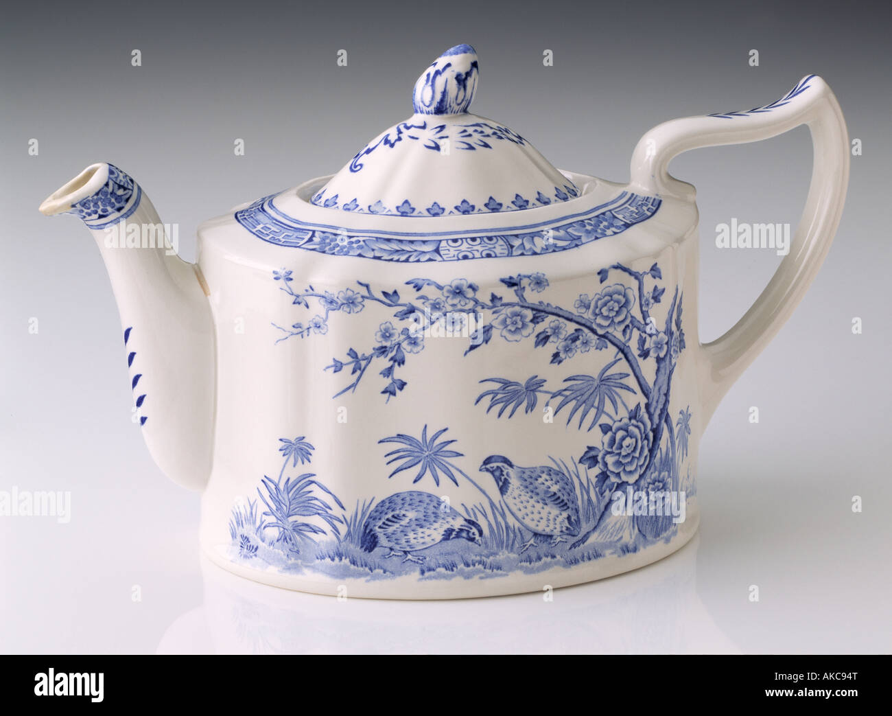 Wedgwood teapot Banque de photographies et d'images à haute résolution -  Alamy
