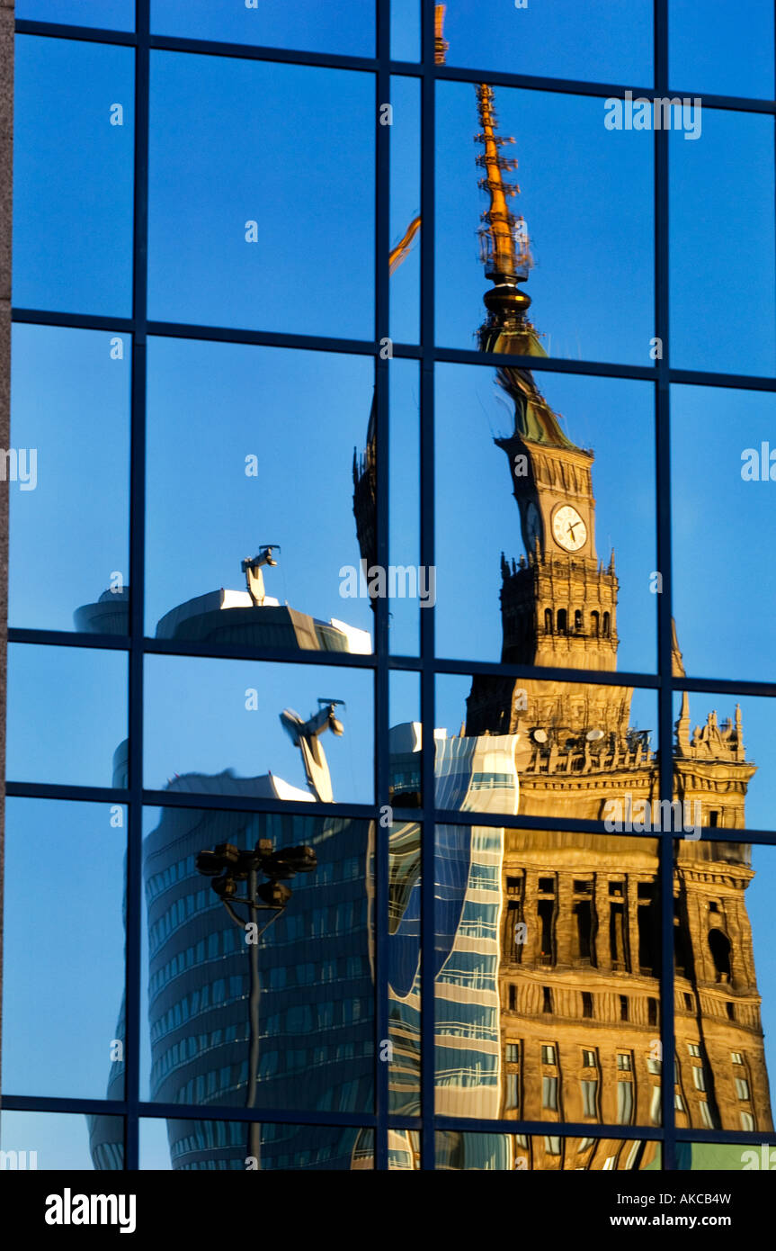 Architecture moderne et contemporaine à la tombée de Varsovie Pologne Banque D'Images