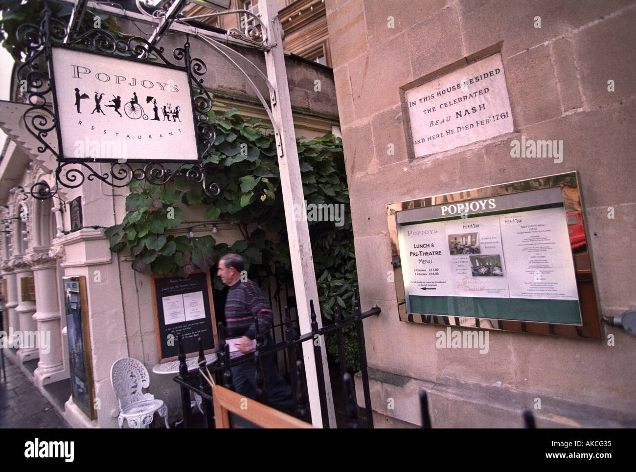 Une PLAQUE À BATH SOMERSET UK MARQUANT LA CHAMBRE DES BEAU NASH MAINTENANT POPJOYS RESTAURANT Banque D'Images