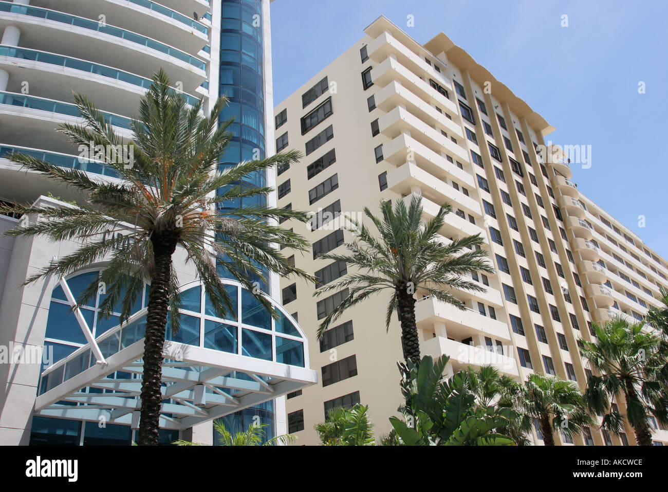 Miami Beach Florida,Collins Avenue,gratte-ciel gratte-ciel gratte-ciel bâtiment immeubles condominiums, horizon de la ville paysage urbain, centre-ville, cent de la ville Banque D'Images