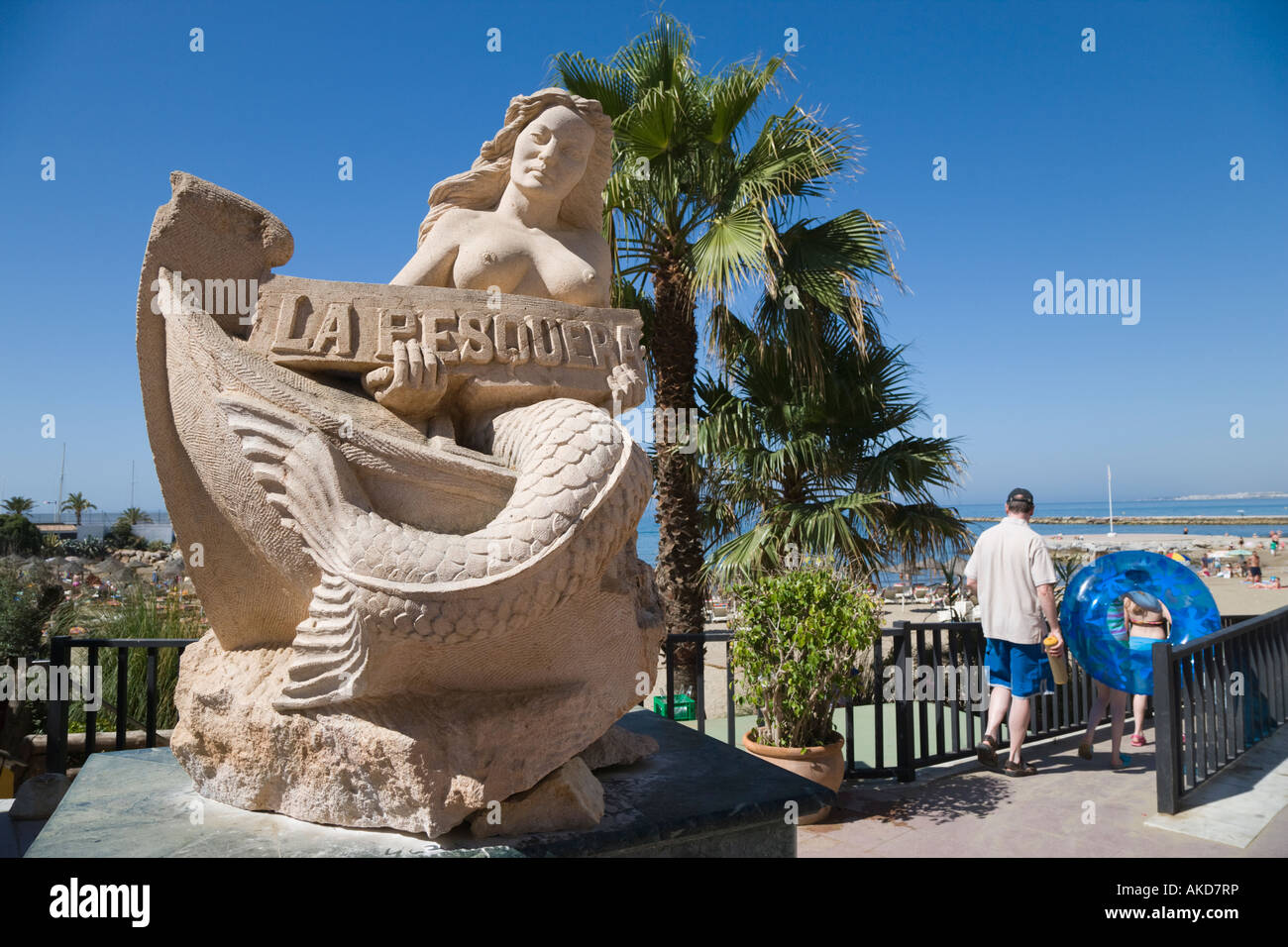 La province de Malaga Marbella Costa del Sol Espagne Publicité pour La Pesquera Restaurant derrière plage El Faro Banque D'Images