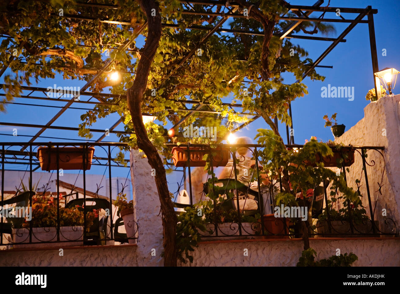 Terrasse d'un restaurant dans le village blanc de Mijas malaga costa del sol andalousie espagne Banque D'Images