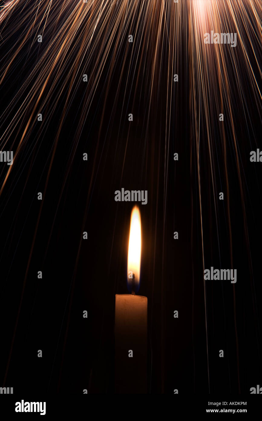 La lumière des bougies avec des sentiers étincelle Banque D'Images