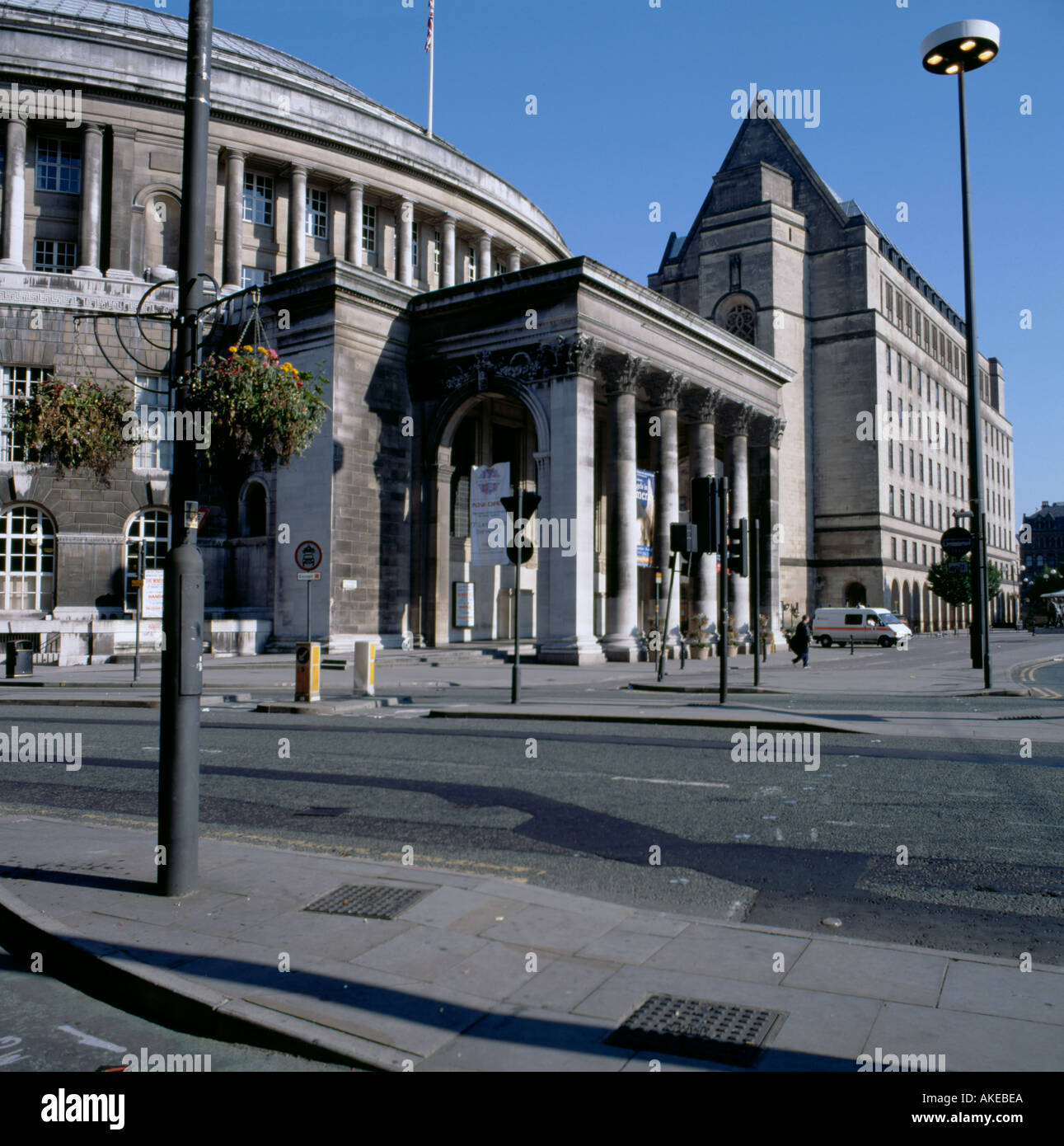 À portique et bibliothèque de référence hémisphérique, St Peter's Square, Central Manchester, Angleterre, Royaume-Uni. Banque D'Images