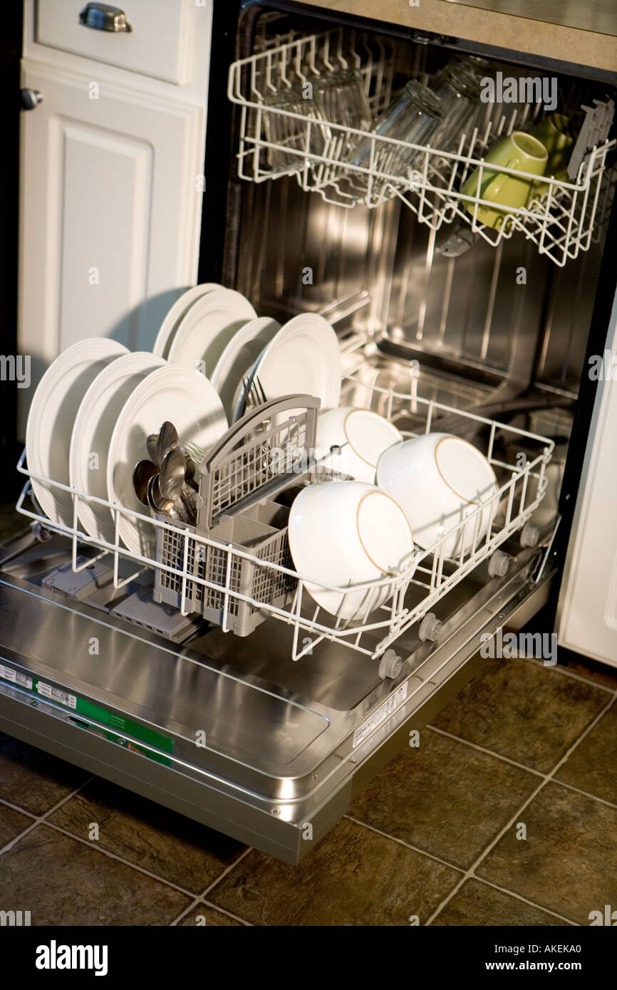 Open full lave-vaisselle Banque D'Images