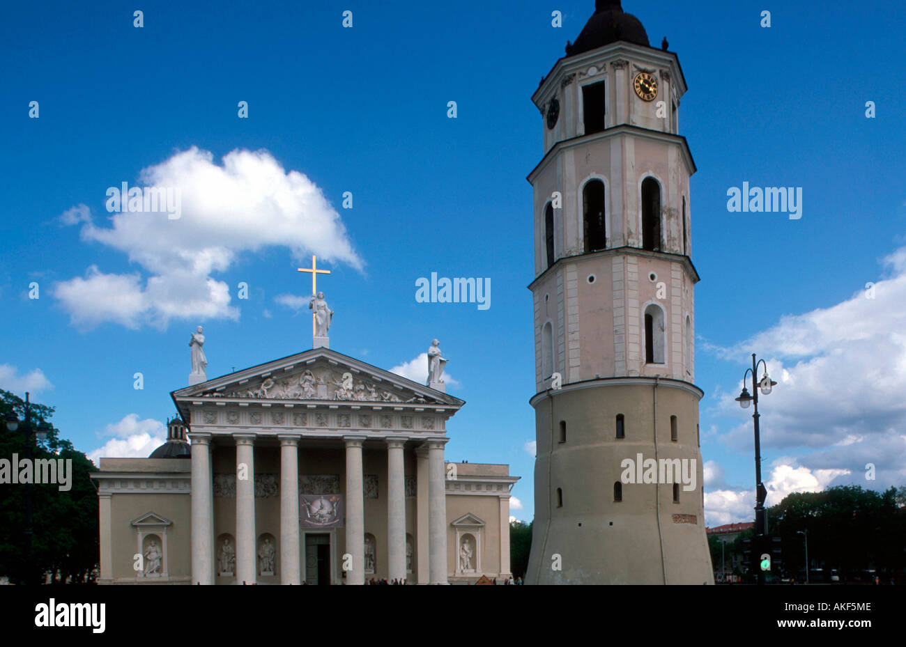 Osteuropa, Litauen, Vilnius, erzbischöfliche Kathedrale und der Glockenturm freistehende Banque D'Images